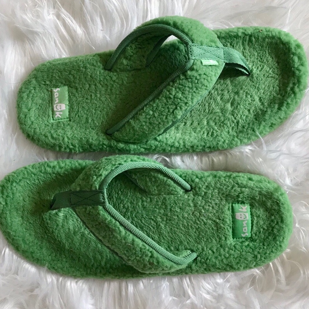Sanuk furreal flip flops